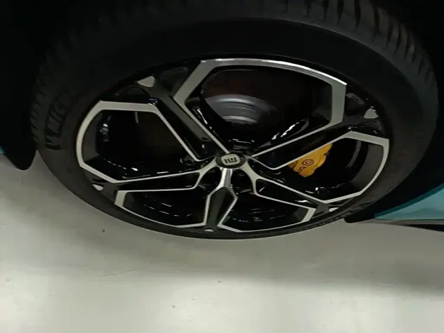 Xiaomi SU7 — Фото автомобиля 22