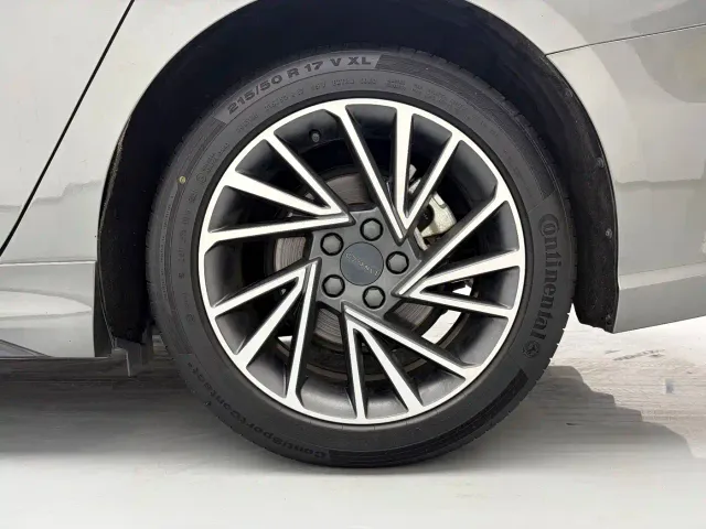 Lynk & Co 03 — Фото автомобиля 8