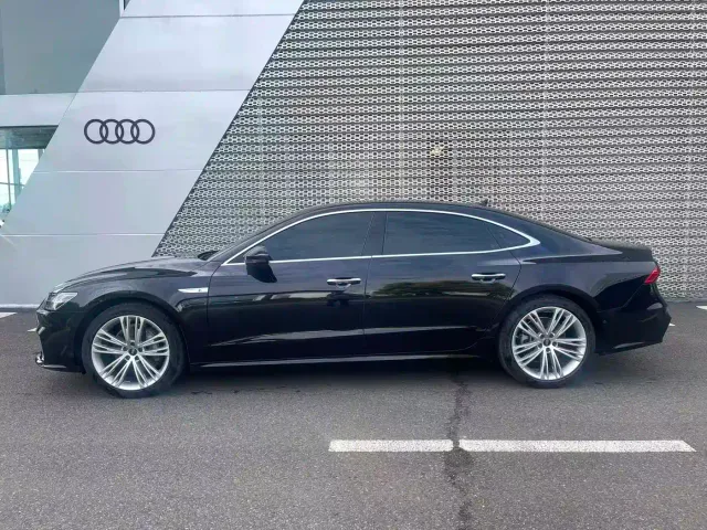 Audi A7L — Фото автомобиля 2