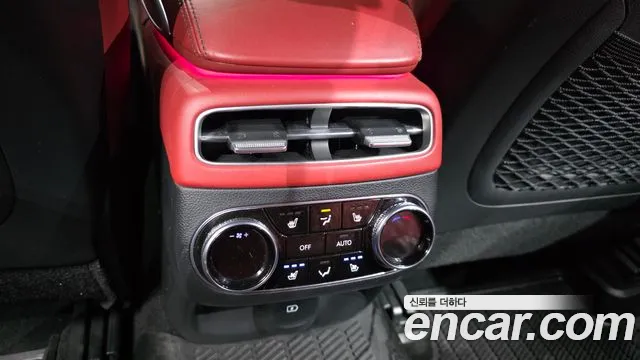 Genesis GV70 — Фото автомобиля 19
