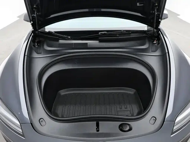 Tesla Model 3 — Фото автомобиля 15