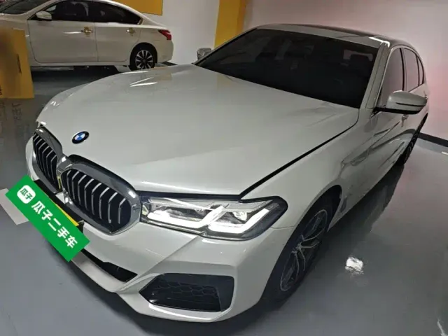 Фотография автомобиля — BMW 5 Series