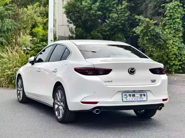 Mazda Axela — Фото автомобиля 6