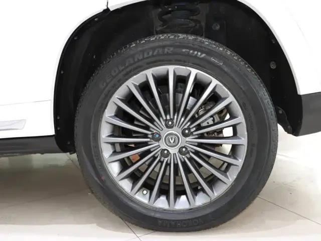 Changan CS95 — Фото автомобиля 21