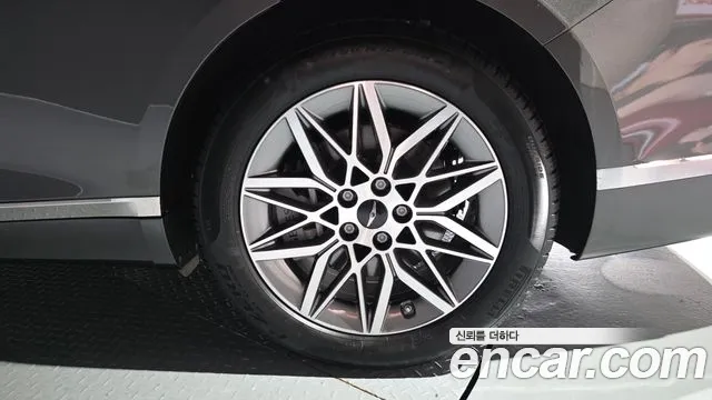 Genesis G80 Бензин 2.5 турбо AWD — Фото автомобиля 16