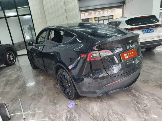 Tesla Model Y — Фото автомобиля 4