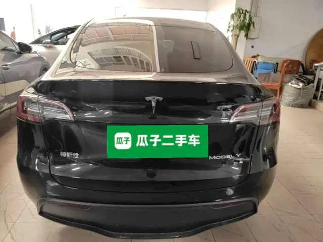 Tesla Model Y — Фото автомобиля 5