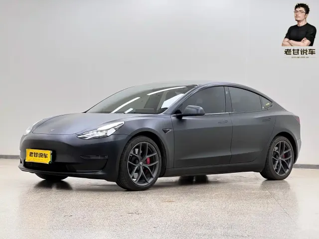 Фотография автомобиля — Tesla Model 3