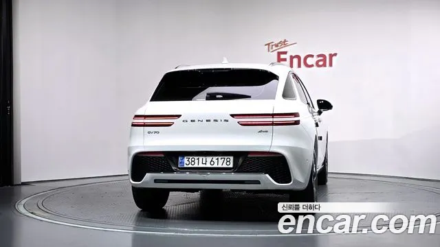 Genesis GV70 — Фото автомобиля 4