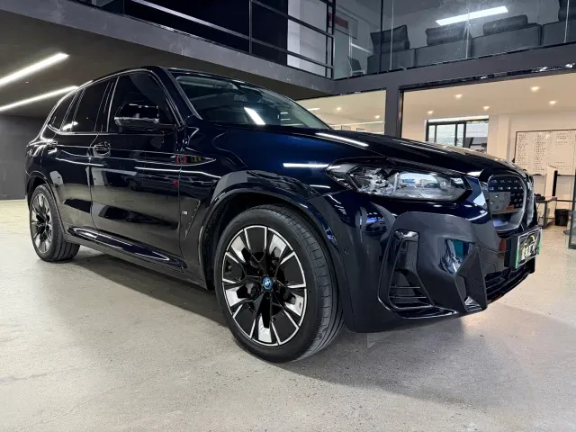 BMW iX3 — Фото автомобиля 3