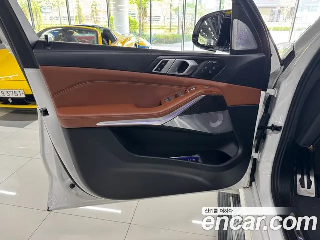BMW X7 M60i xDrive M Sport 6 мест — Фото автомобиля 6