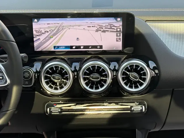 Mercedes-Benz GLA-Class — Фото автомобиля 25