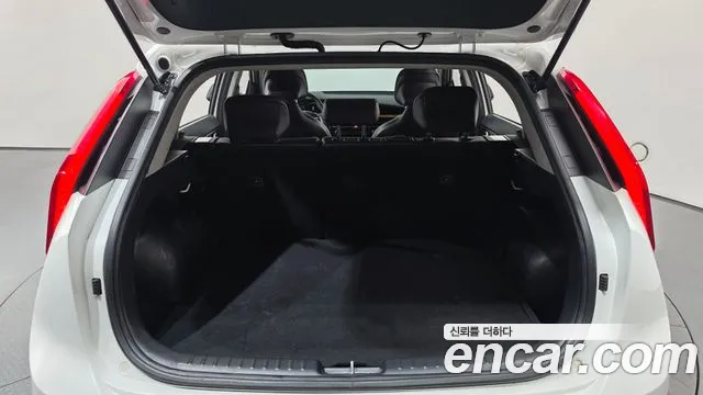 Kia Niro New — Фото автомобиля 23