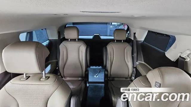 Kia Canival — Фото автомобиля 8
