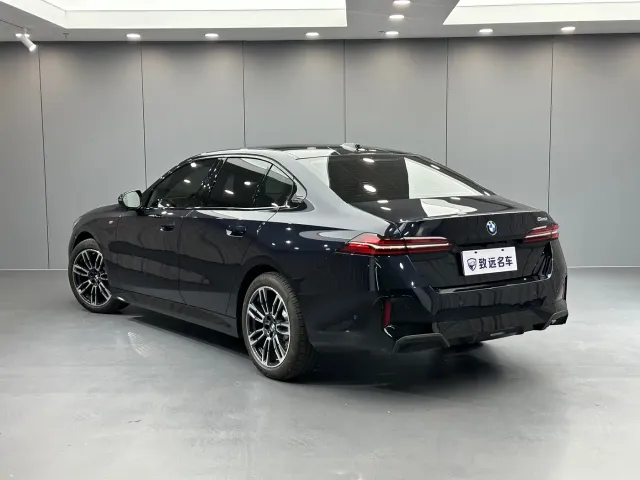 BMW 5 Series — Фото автомобиля 6