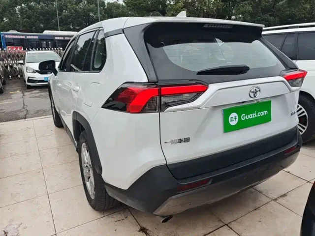 Toyota RAV4 — Фото автомобиля 4