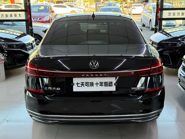 Volkswagen Passat — Фото автомобиля 12