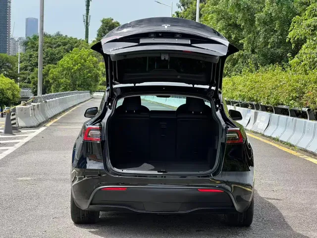 Tesla Model Y 2022 Facelift Rear-Wheel Drive Version — Фото автомобиля 14
