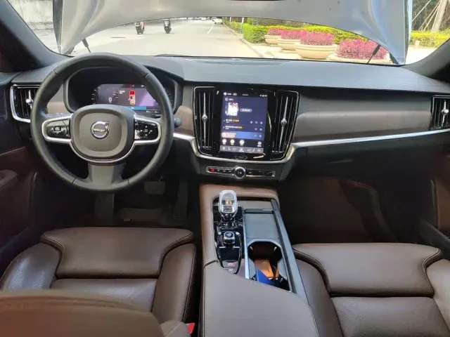 Volvo S90 — Фото автомобиля 5