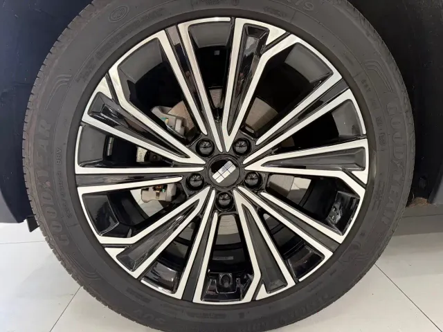 Geely Galaxy Starship 7 EM-i — Фото автомобиля 21