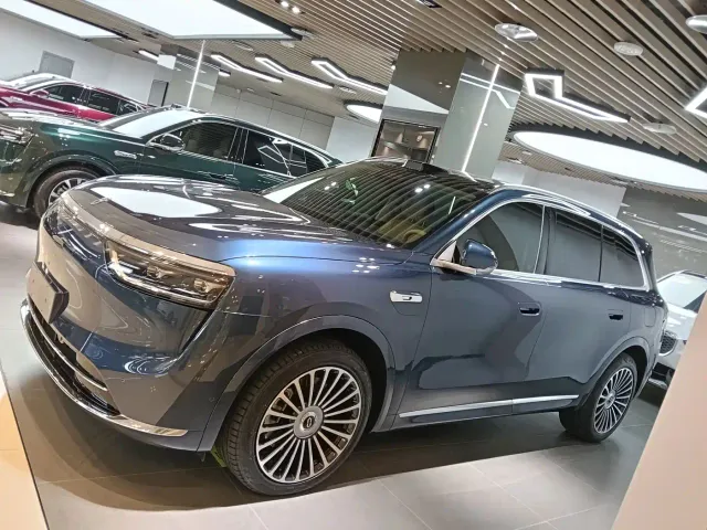 Aito M8 — Фото автомобиля 3