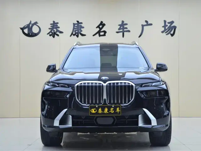 BMW X7 — Фото автомобиля 2