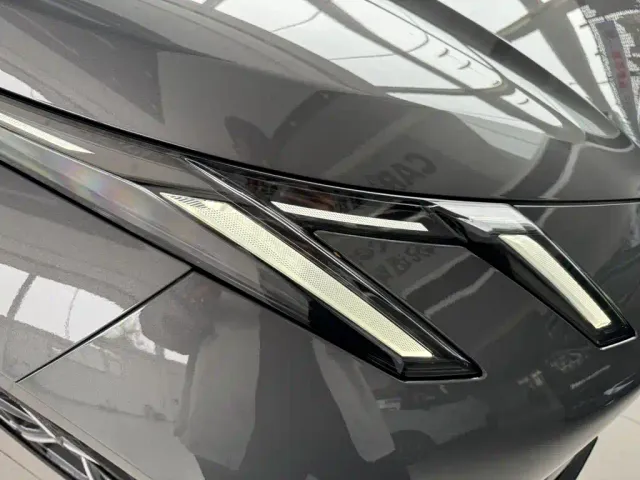 Lynk & Co Z20 — Фото автомобиля 7