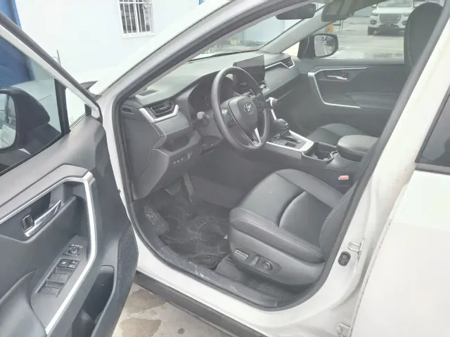 Toyota RAV4 — Фото автомобиля 5