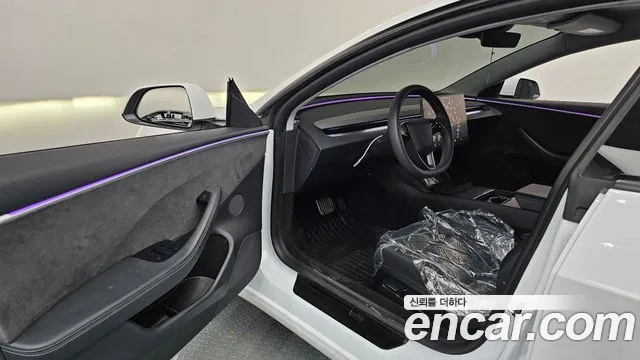 Tesla Model 3 — Фото автомобиля 15