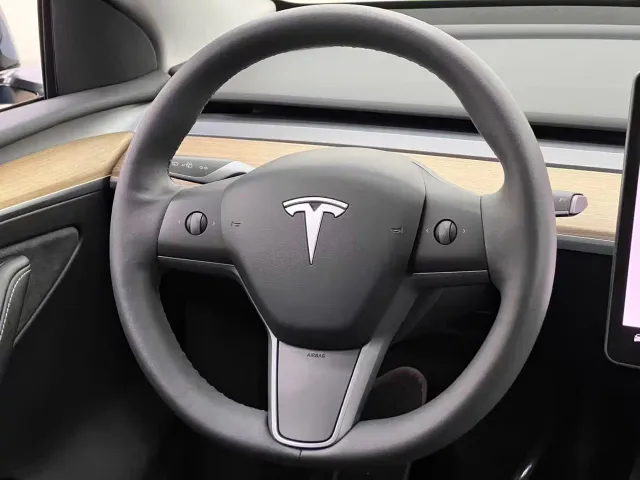 Tesla Model Y — Фото автомобиля 19