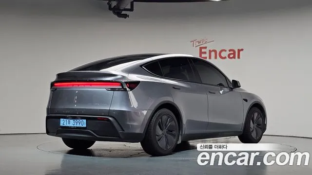 Tesla Model Y — Фото автомобиля 2