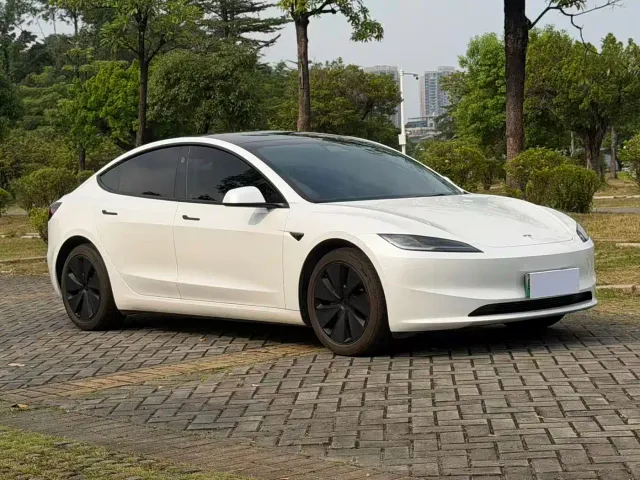 Tesla Model 3 — Фото автомобиля 3