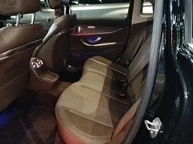 Mercedes-Benz E-Class — Фото автомобиля 16