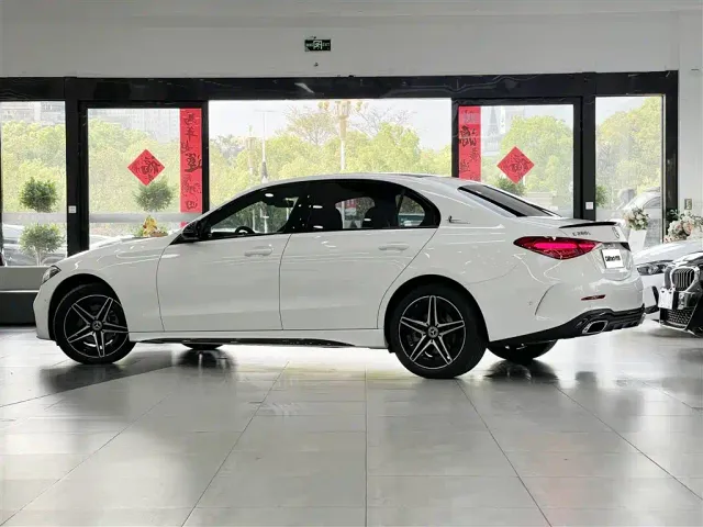 Mercedes-Benz C-Class — Фото автомобиля 4