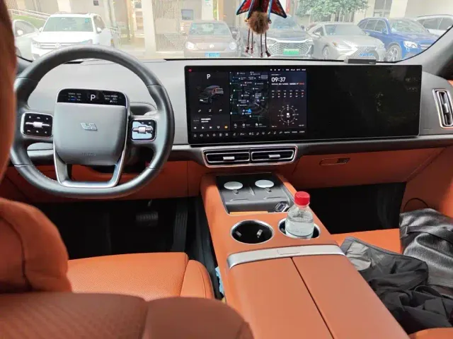 Li Auto L8 — Фото автомобиля 5