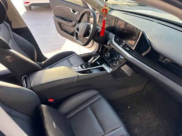 Bestune B70 — Фото автомобиля 15