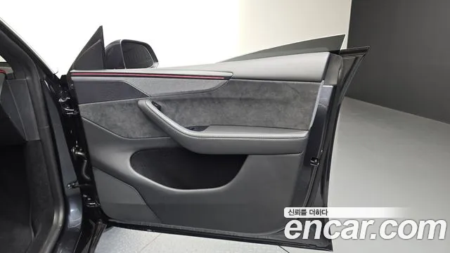 Tesla Model Y — Фото автомобиля 24
