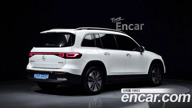 Mercedes-Benz EQB — Фото автомобиля 2