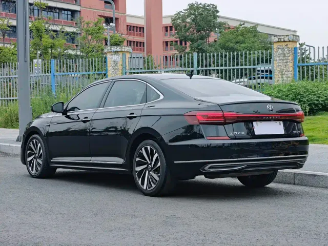 Volkswagen Passat — Фото автомобиля 3