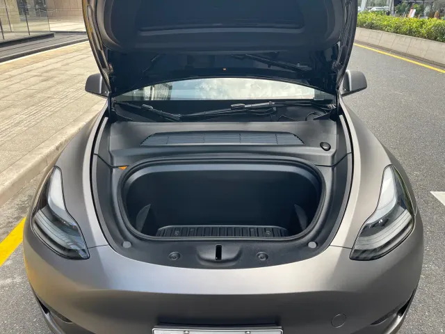 Tesla Model Y — Фото автомобиля 19