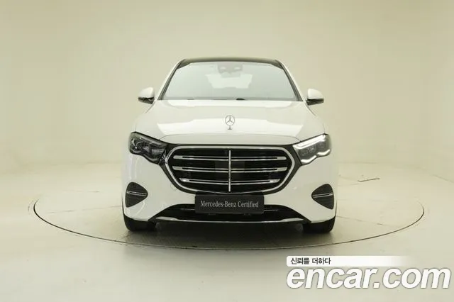 Mercedes-Benz E-Class — Фото автомобиля 3