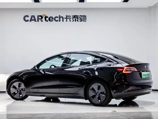 Tesla Model 3 — Фото автомобиля 4