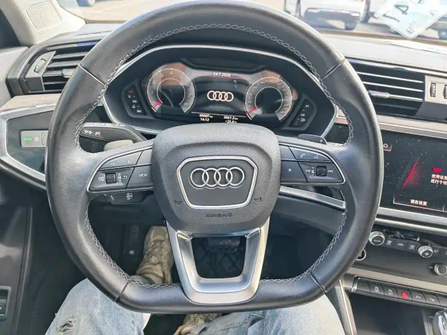 Audi Q3 — Фото автомобиля 9