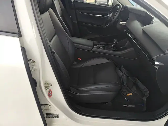 Mazda Axela — Фото автомобиля 24