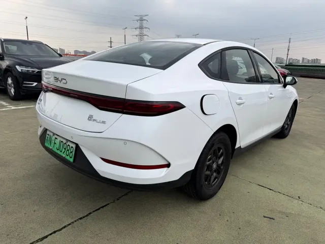 BYD Qin PLUS — Фото автомобиля 5