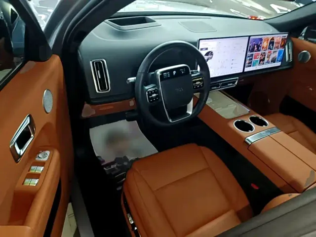 Li Auto L8 — Фото автомобиля 15