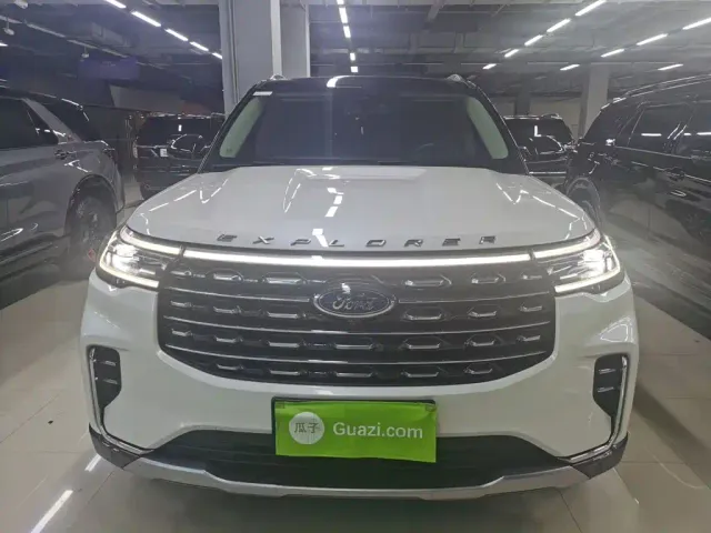Ford Explorer — Фото автомобиля 7