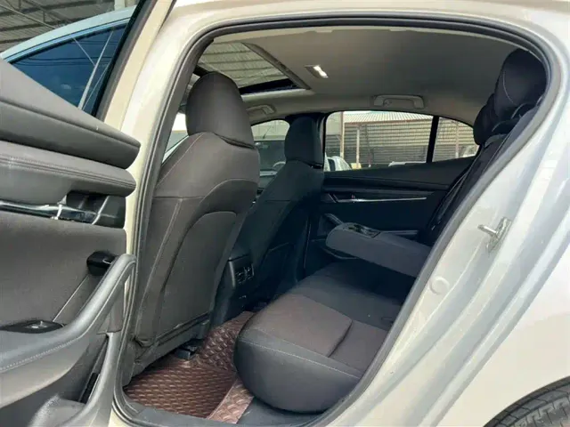Mazda Axela — Фото автомобиля 16