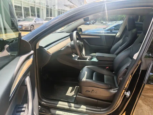 Tesla Model Y — Фото автомобиля 4