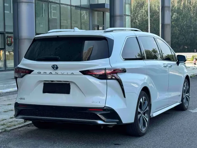 Toyota Granvia — Фото автомобиля 4